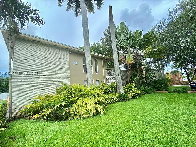 6310 SW 79th St #20 — Photo 11