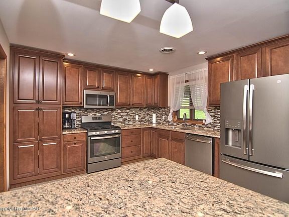 2nd image of 406 Cedarwood Pl