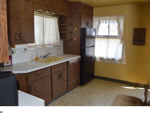 5th image of 2229 Theresa Ave