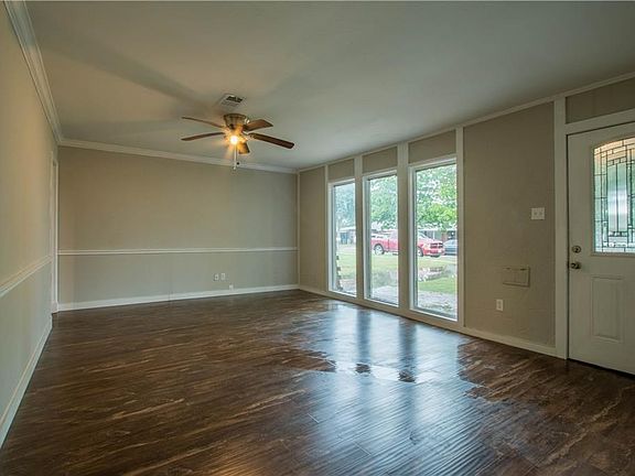 5th image of 812 Perry Dr