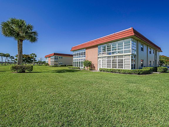 4th image of 67 Royal Oak Drive #206