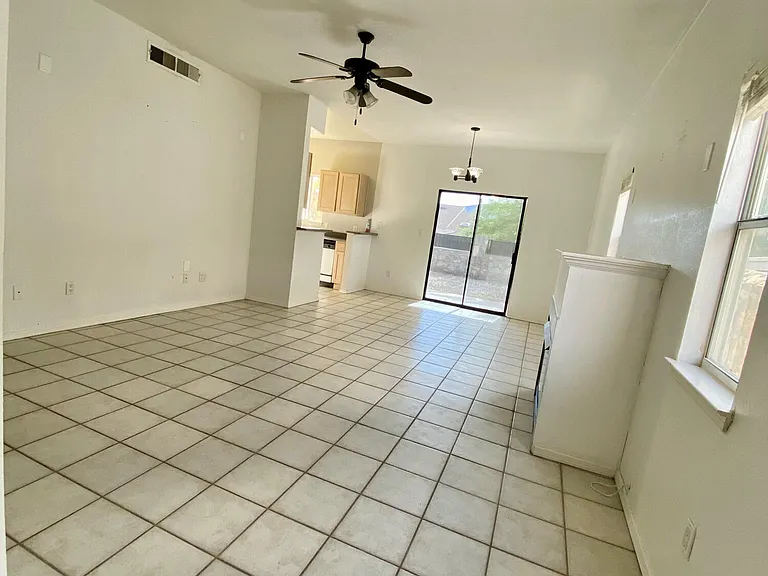2215 King James Pl — Photo 3