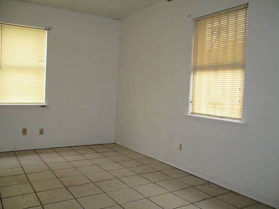 4th image of 2673 N Vermillion Ave