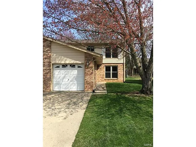 524 Vicksburg Dr photo 1