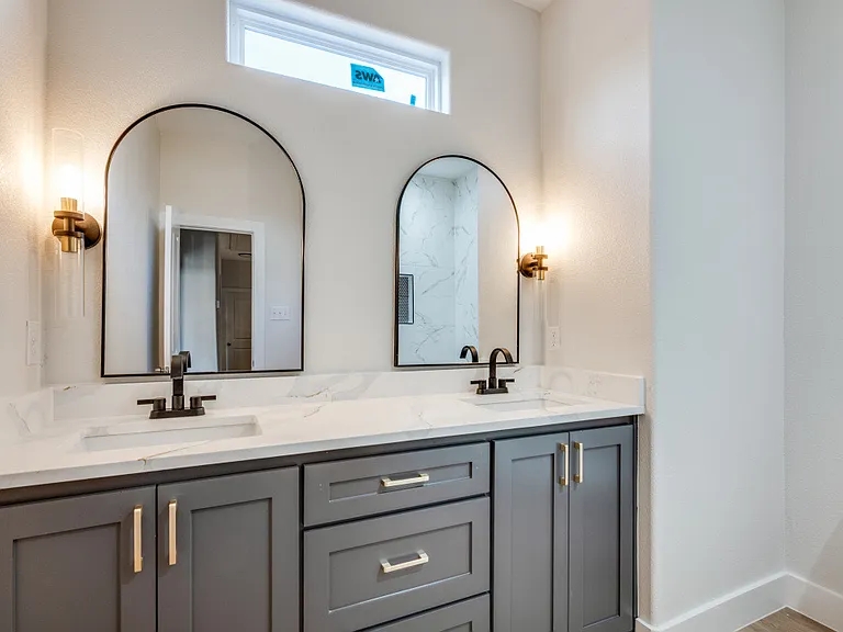 835 Stamps Ave — Photo 8