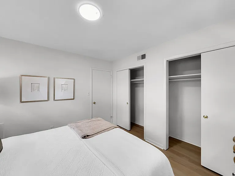 Chateau Orleans Apartments — Photo 50