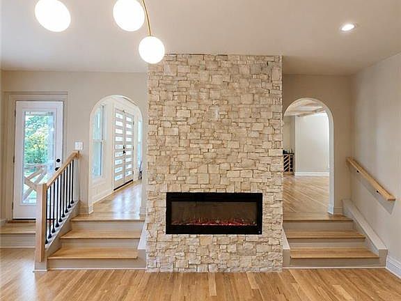 2nd image of 2820 Lullwater Dr