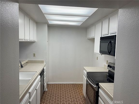 4th image of 600 W 9th St APT 902