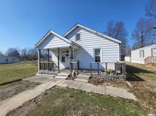 1333 N Trenary Ave, Salem, IL 62881