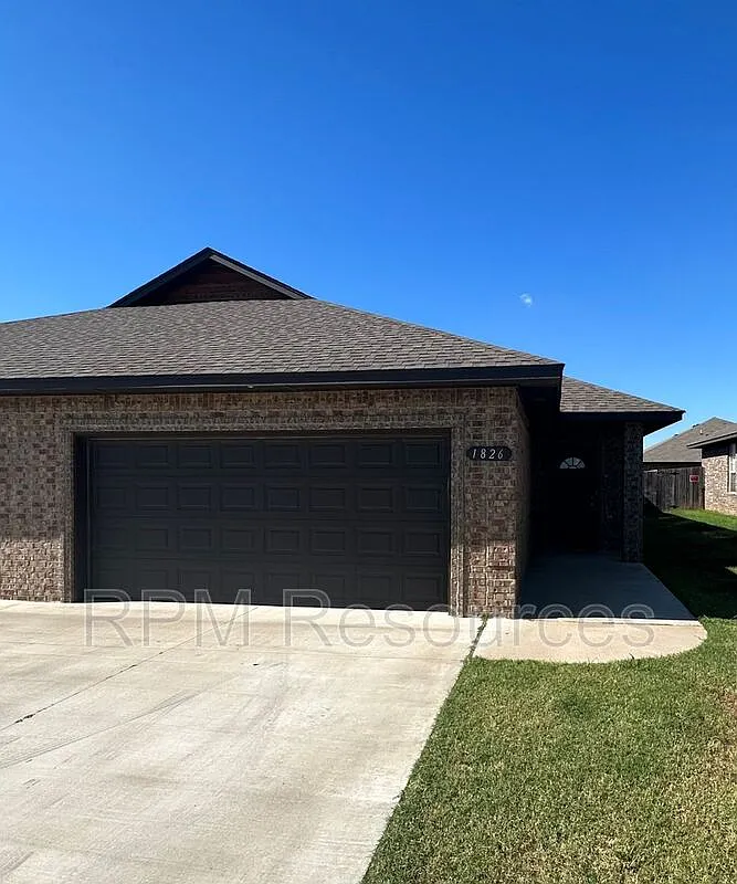 3 bed, 2.0 bath, 1225 sqft, $1,295 — Photo 1