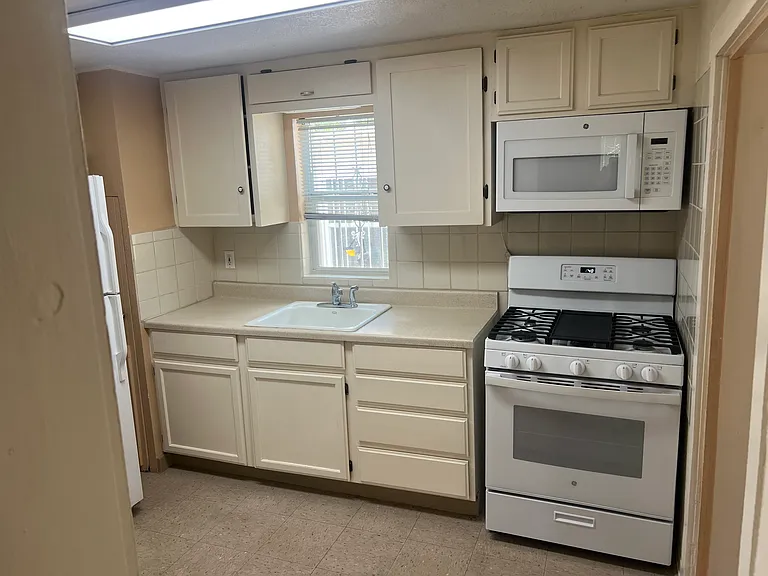 403 Columbia Dr SE — Photo 21