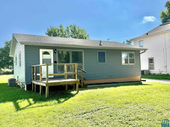 2804 Center St, Sioux City, IA 51103
