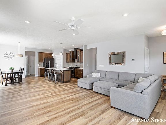 5th image of 6729 Promenade St NE