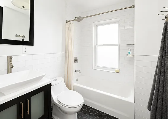 Bathroom, photo 2
