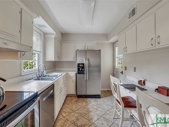 2nd image of 2208 Armstrong Drive