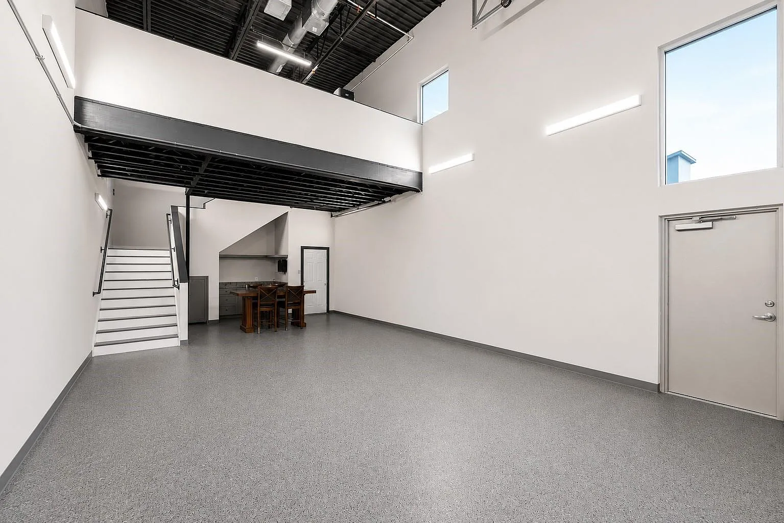 Studio, 1067 sqft, $3,000 — Photo 2