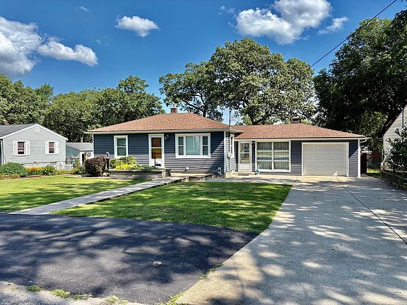3rd image of 1023 Riverlane Dr