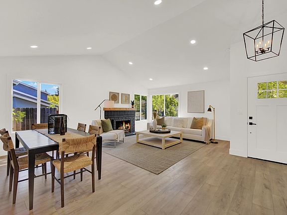 2nd image of 3235 Twin Oaks Drive