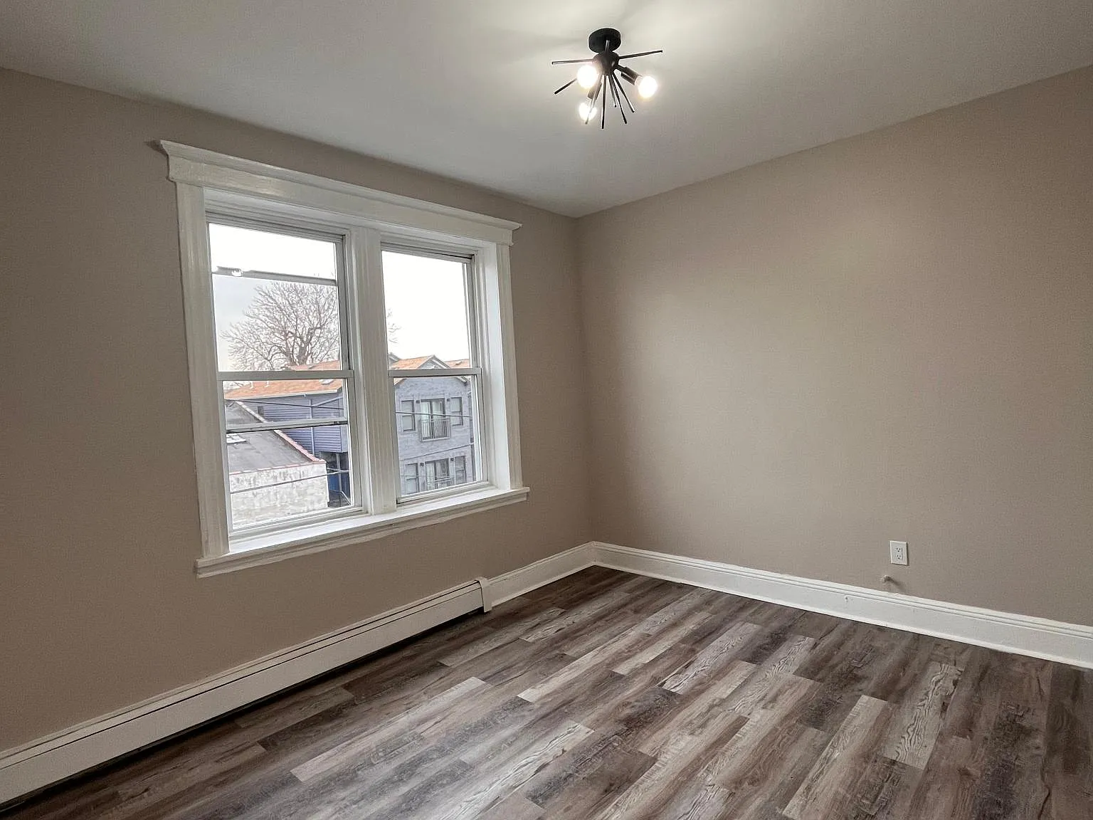 488 Kennedy Blvd — Photo 2