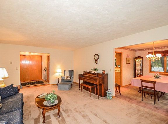 4th image of 1327 Tipperary Ct