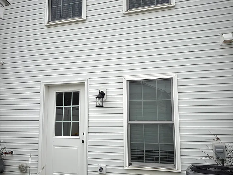 105 Rojan Rd — Photo 17