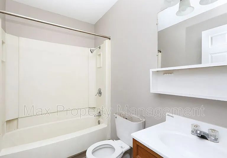 1522 E 16th St — Photo 8