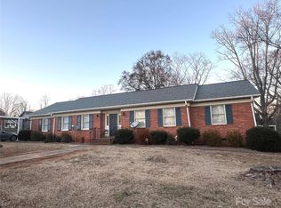 110 E I St, Newton, NC 28658