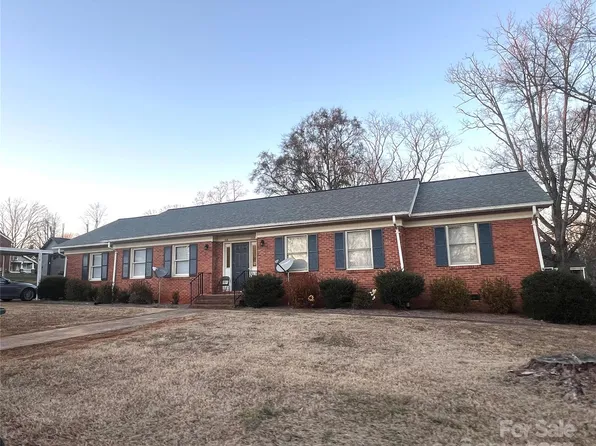 110 E I St, Newton, NC 28658