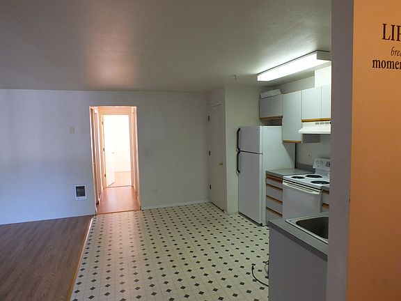 3rd image of 661 Sunset Ave NE Unit 6