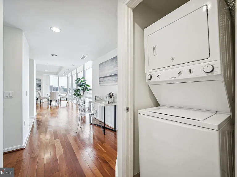 930 Wayne Ave #1205 — Photo 5