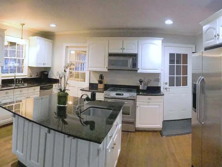 319 Mimosa Dr — Photo 3