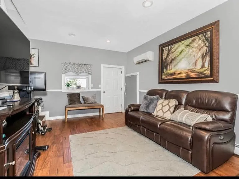 Mary Lou Ave — Photo 2