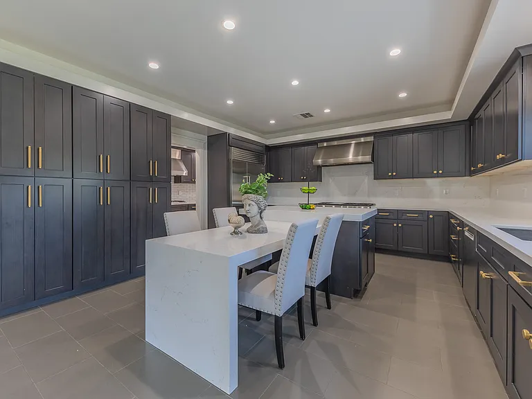 2150 S El Molino Ave — Photo 19