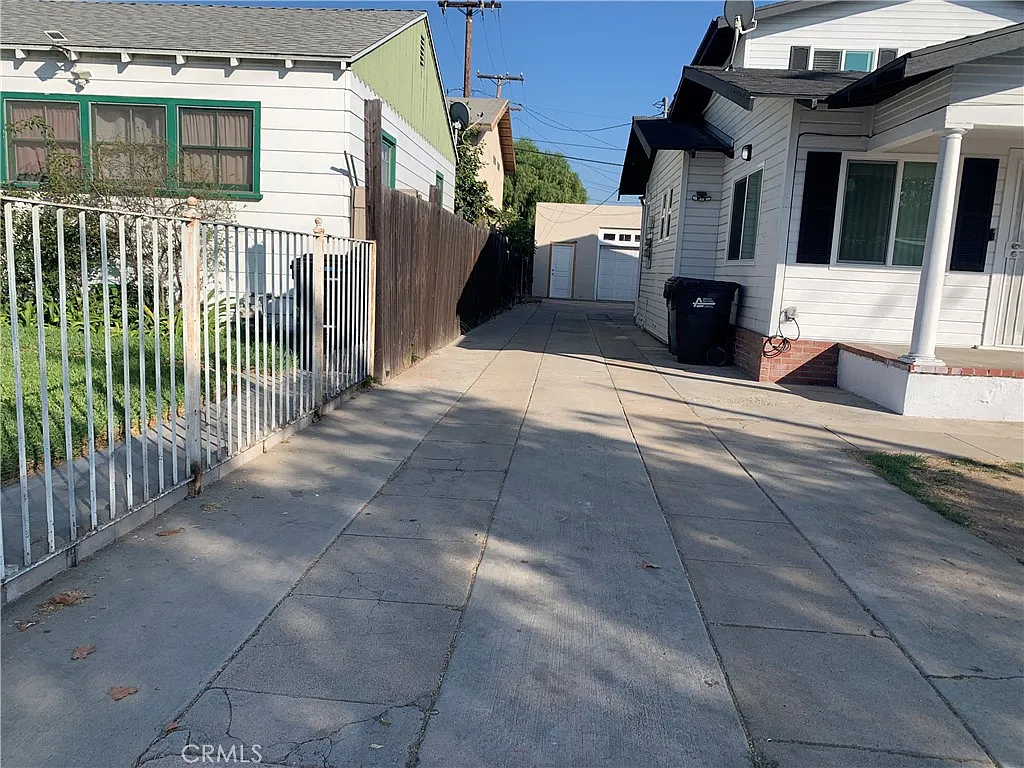 3 bed, 1.5 bath, 1200 sqft, $3,400 — Photo 2