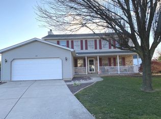 23 Hayloft Rd, Bloomington, IL 61704