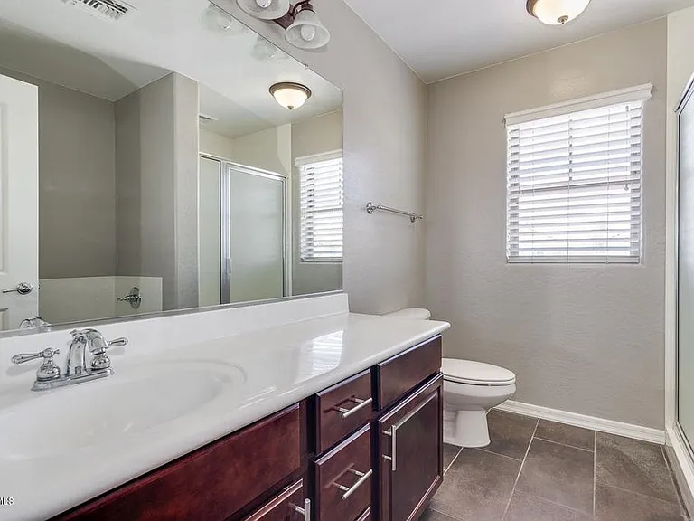 1415 S Newberry bathroom_07132018