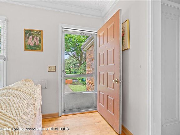 4th image of 1715 Sunnyside Ave