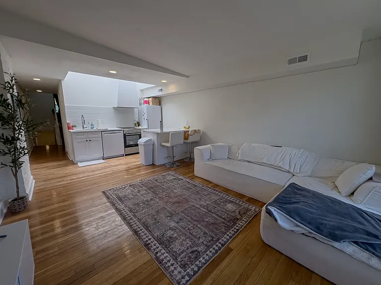 1934 Green St #3 — Photo 1