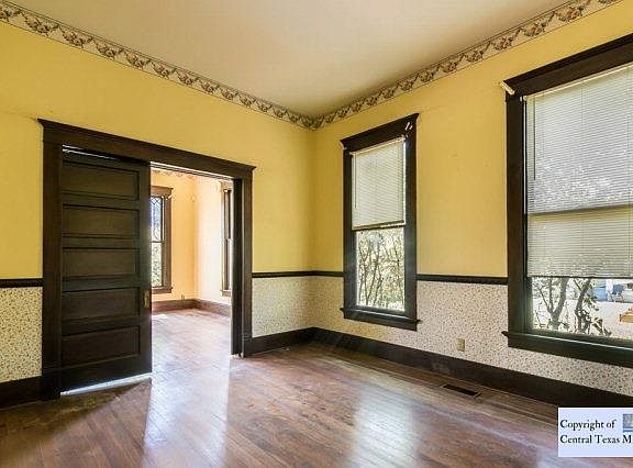 5th image of 462 E College St