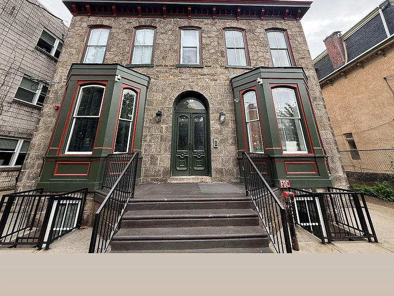 Race St — Photo 1