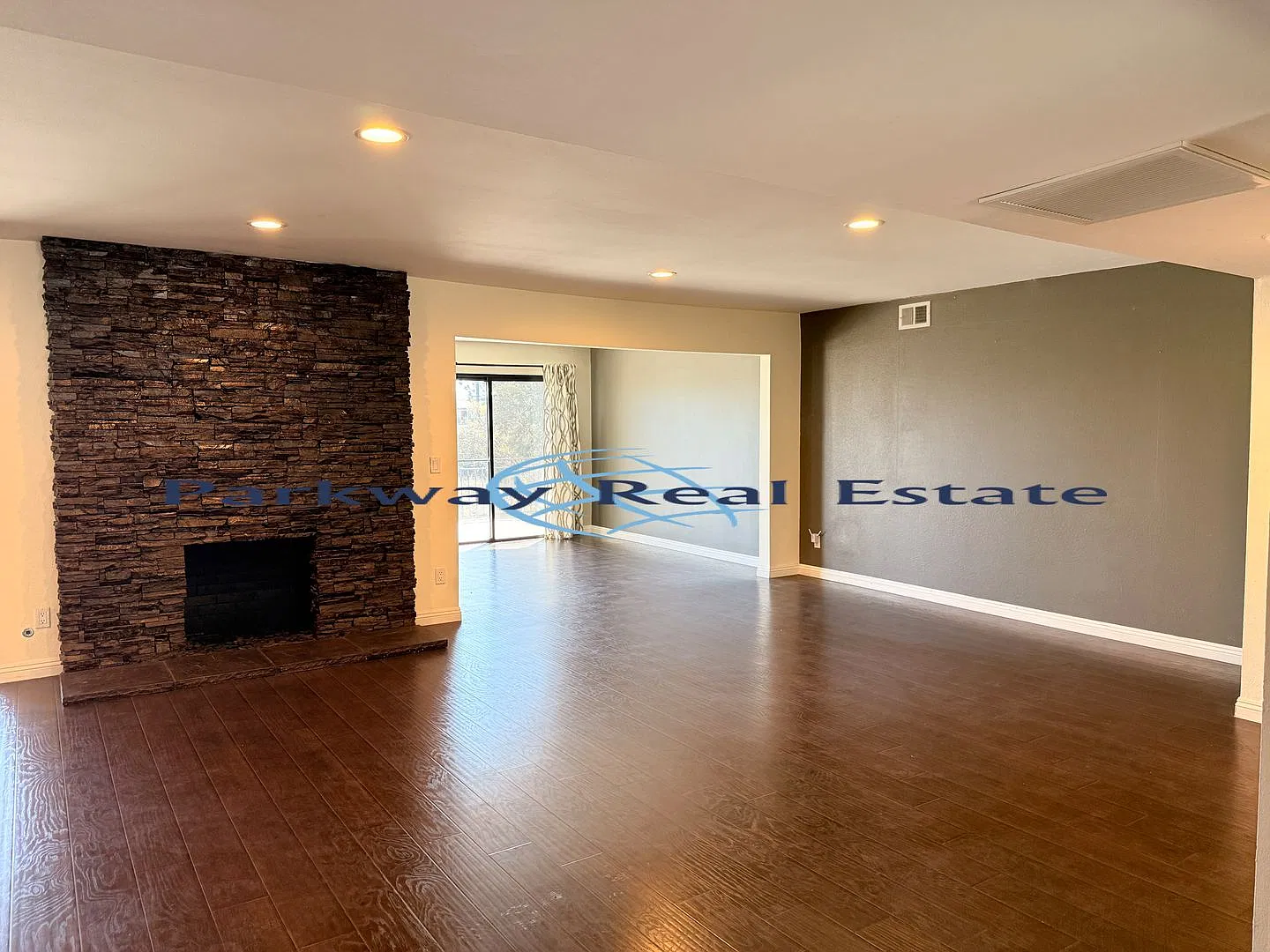 4 Bedroom Home with a View — Photo 2