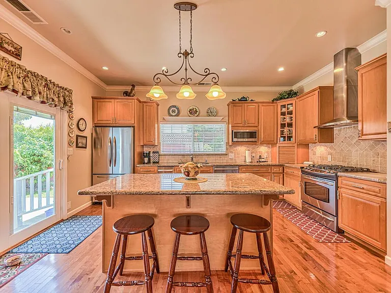 1074 Lorenzo Ct — Photo 4