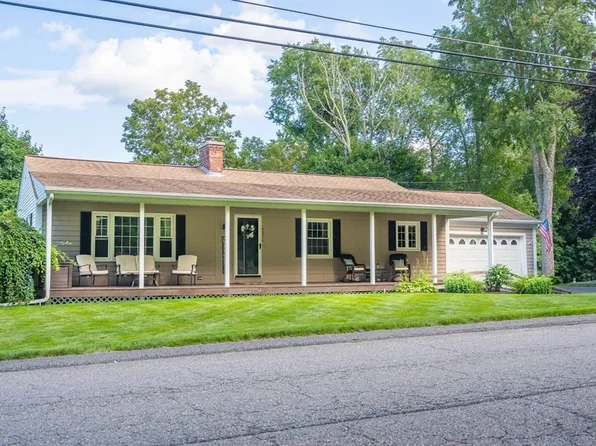 427 Dennison Dr, Southbridge, MA 01550