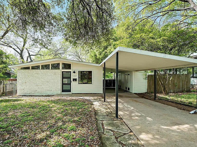 1207 Ridgemont Dr — Photo 1