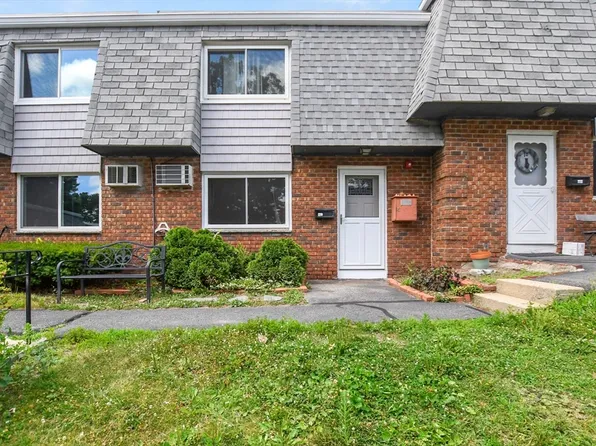 141 Thissell Ave APT 19, Dracut, MA 01826