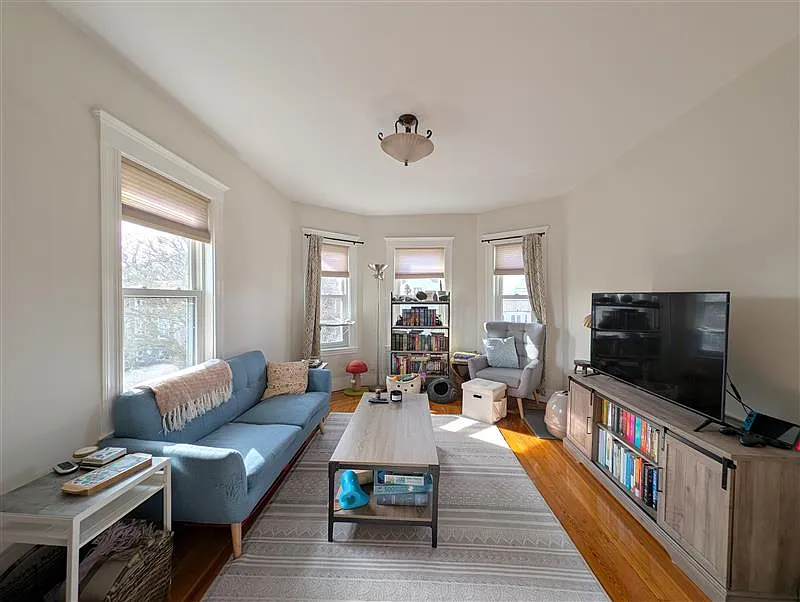428 Main St — Photo 2