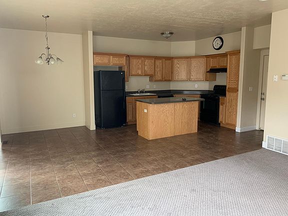 2nd image of 2669 N Garden Dr