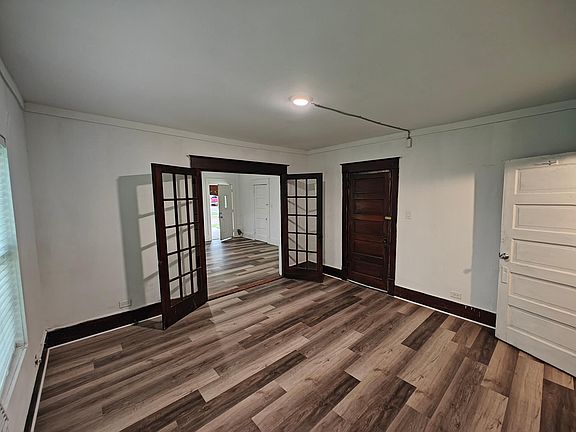 3rd image of 211 E Standifer St #B