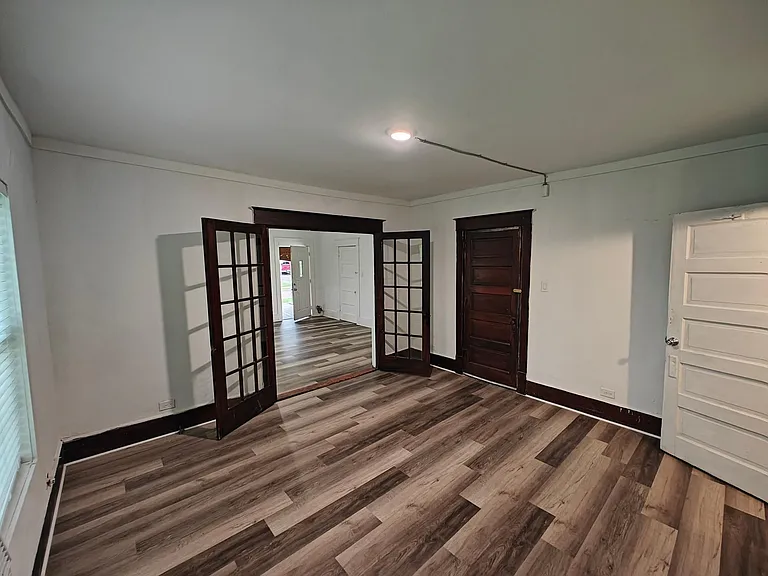 211 E Standifer St #B — Photo 3