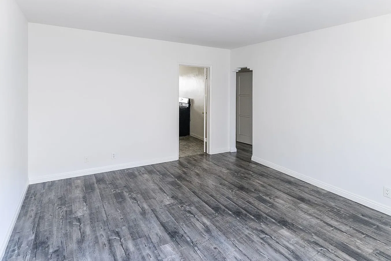 San Marino & Westmoreland APT — Photo 2